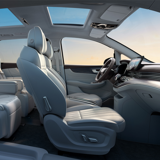 2023 MPV EV Car 7 Seats Roewe Imax8 For Travelling New Energy Vehicle Long Range 4