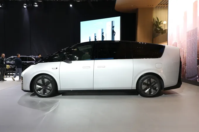 2023 Lixiang Mega MPV EV Car Pure Electricity 544hp 4wd 200 miles Front Wheel Drive 2