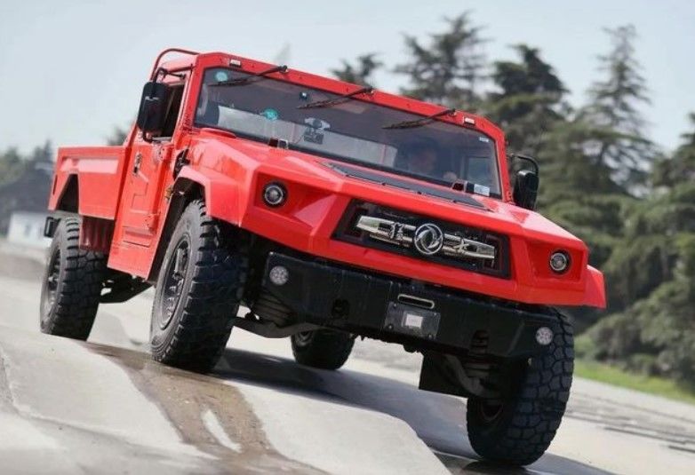 Red Mengshi SUV Sport Utility Vehicle 4WD And 250Nm Torque  Tough Terrain